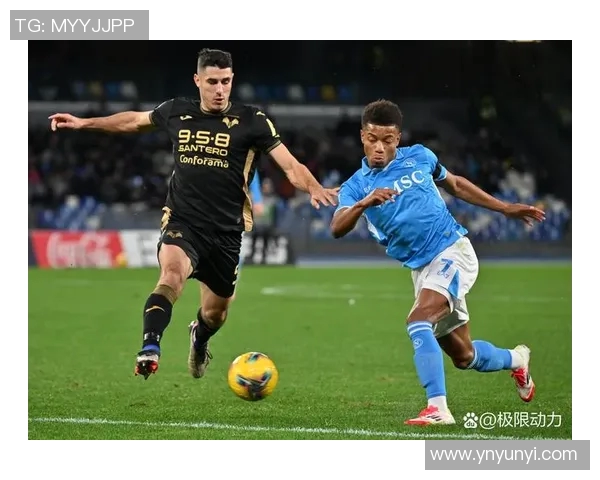 外国足球明星在热带海滩上展开激战，激情四溢的夏日对决引发热议